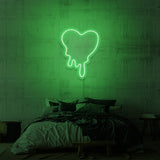 Leuchtreklame „MELTING HEART“. 