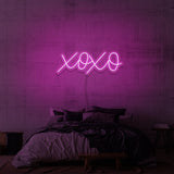 RÓTULO DE NEÓN "XOXO"